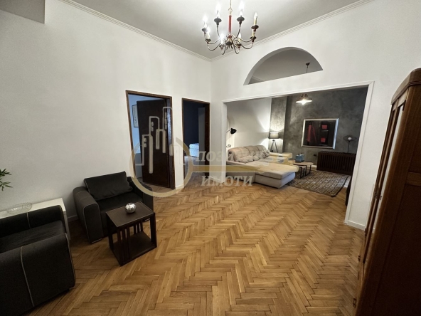 Дава се под наем Тристаен апартамент в София, Център - 120 кв.м за 1196.97 € - Снимка #1