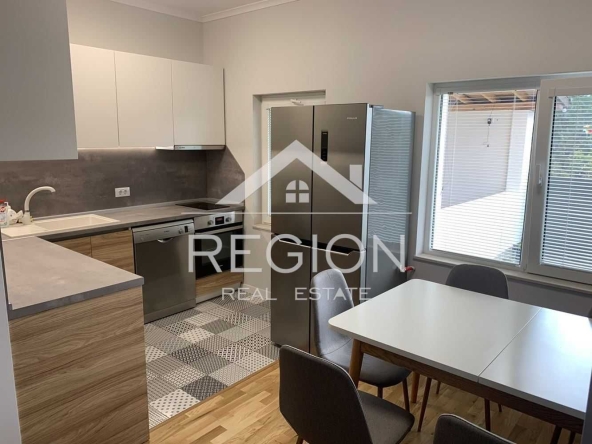 Дава се под наем Къща в Варна, Виница - 220 кв.м за 1200 € - Снимка #1