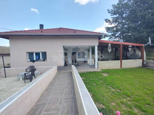 Къща в с. Карапелит, Област Добрич - 90 кв.м за 391 €/кв.м - Снимка #1