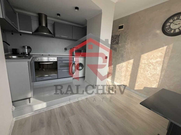 Дава се под наем Двустаен апартамент в Варна, Цветен квартал - 48 кв.м за 528.36 € - Снимка #1