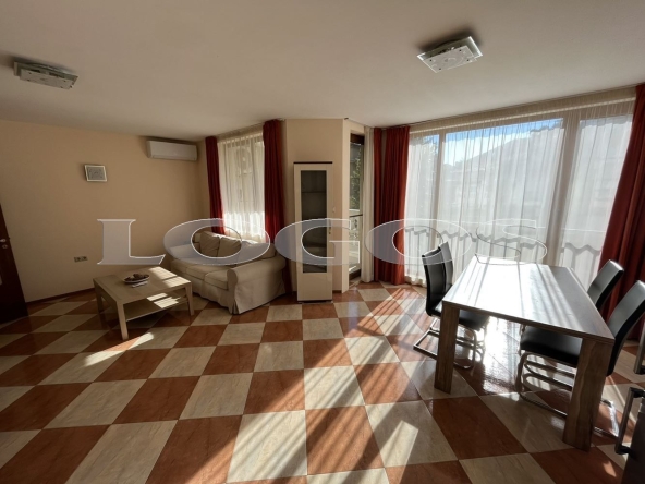 Дава се под наем Тристаен апартамент в Варна, Гръцка махала - 100 кв.м за 997.05 € - Снимка #1