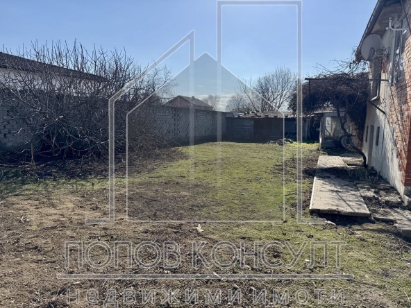 Дава се под наем Къща в с. Трилистник, Област Пловдив - 309 кв.м за 398.82 € - Снимка #1