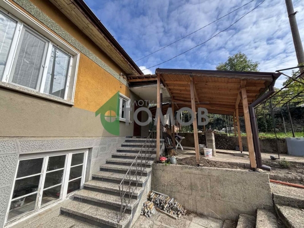 Къща в с. Змейово, Област Стара Загора - 250 кв.м за 223 €/кв.м - Снимка #1