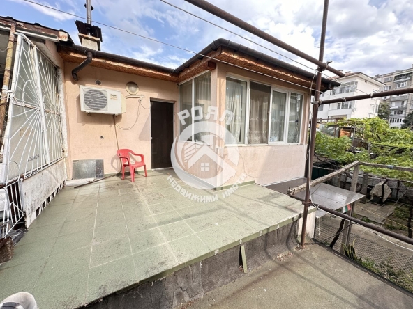 Етаж от къща в Пловдив, Кючук Париж - 230 кв.м за 1083 €/кв.м - Снимка #1