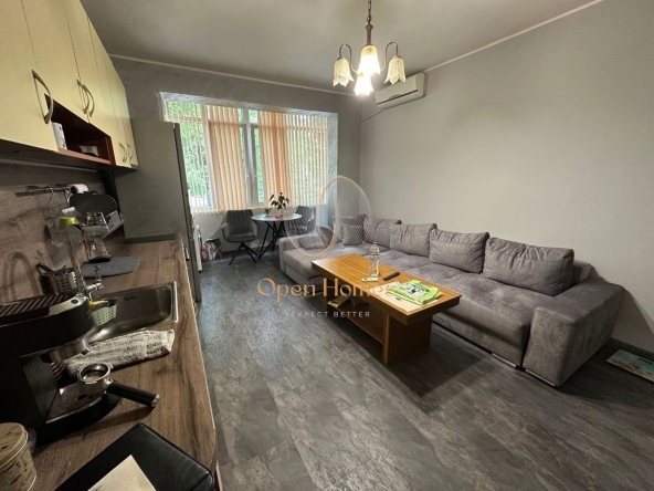Тристаен апартамент в Пловдив, Център - 75 кв.м за 1408 €/кв.м - Снимка #1