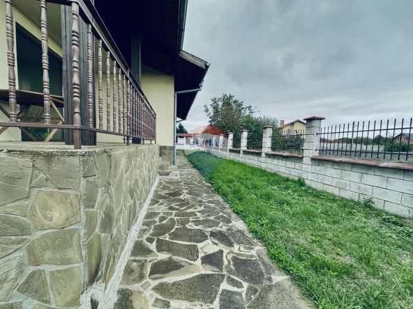 Къща в с. Царичино, Област Добрич - 267 кв.м за 285 €/кв.м - Снимка #1