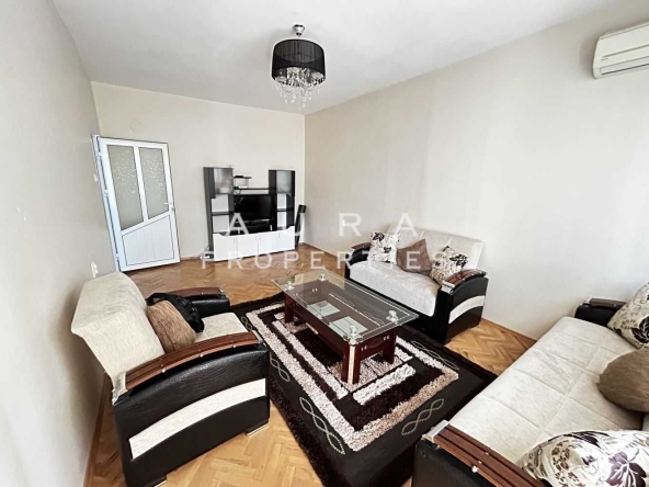 Дава се под наем Тристаен апартамент в Разград, Център - 100 кв.м за 561 € - Снимка #1