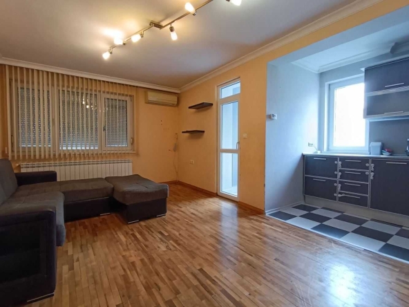 Тристаен апартамент в Велико Търново, Колю Фичето - 125 кв.м за 692 €/кв.м - Снимка #1