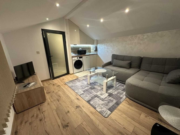 Дава се под наем Двустаен апартамент в Пловдив, Център - 45 кв.м за 348.84 € - Снимка #1