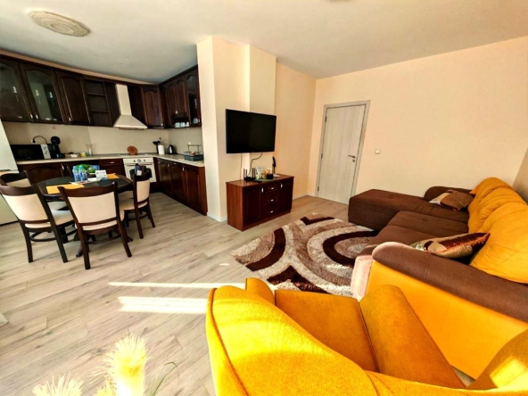 Дава се под наем Двустаен апартамент в Бургас, Център - 65 кв.м за 698.19 € - Снимка #1