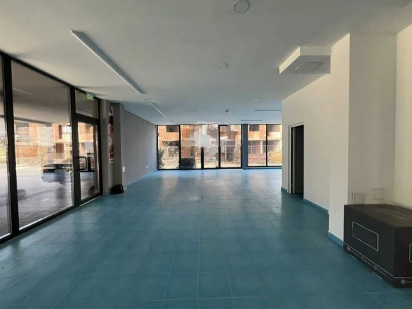 Дава се под наем Магазин в Пловдив, Христо Смирненски - 240 кв.м за 1380 € - Снимка #1