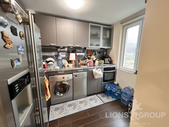 Тристаен апартамент в Варна, Левски - 110 кв.м за 1104 €/кв.м - Снимка #1