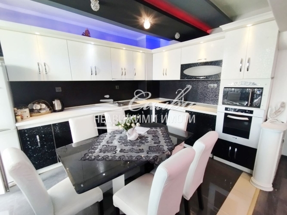 Тристаен апартамент в Шумен, Пазара - 90 кв.м за 1417 €/кв.м - Снимка #1