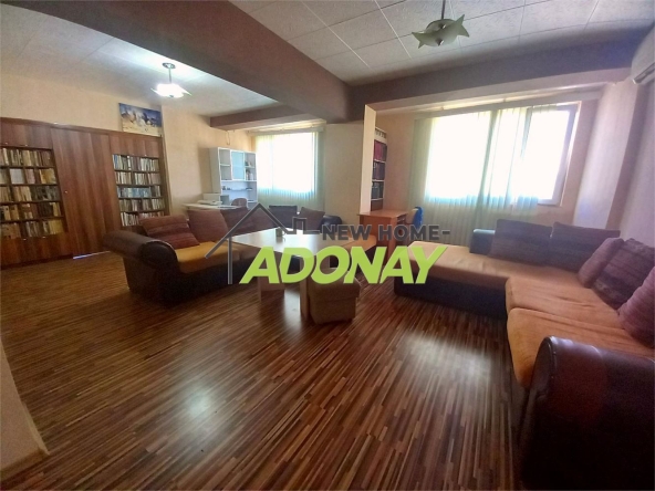 Тристаен апартамент в Пазарджик, Идеален център - 132 кв.м за 667 €/кв.м - Снимка #1