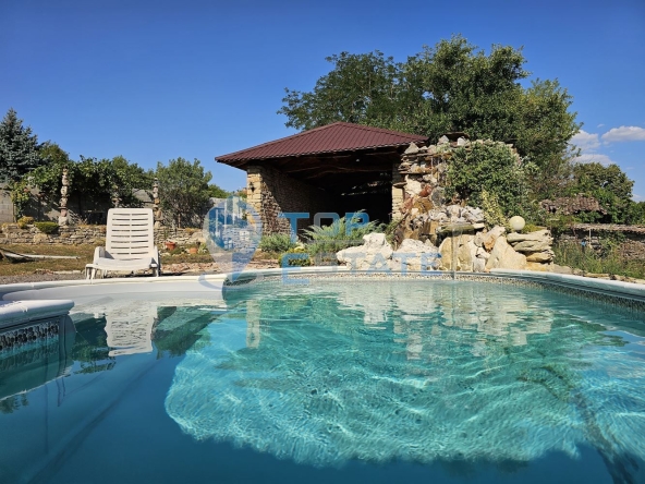 Къща в с. Леденик, Област Велико Търново - 350 кв.м за 467 €/кв.м - Снимка #1