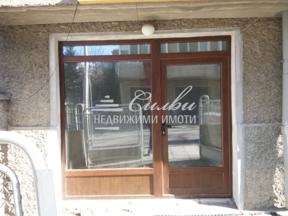 Дава се под наем Магазин в Шумен, Център - 30 кв.м за 178.5 € - Снимка #1