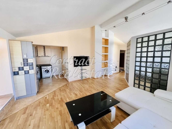 Дава се под наем Двустаен апартамент в Варна, Център - 90 кв.м за 650 € - Снимка #1