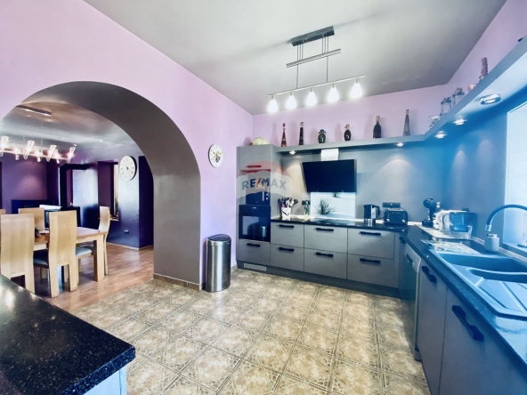 Къща в с. Преселенци, Област Добрич - 264 кв.м за 435 €/кв.м - Снимка #1