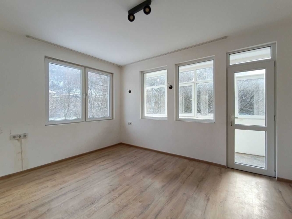 Тристаен апартамент в Велико Търново, Асенов - 90 кв.м за 566 €/кв.м - Снимка #1