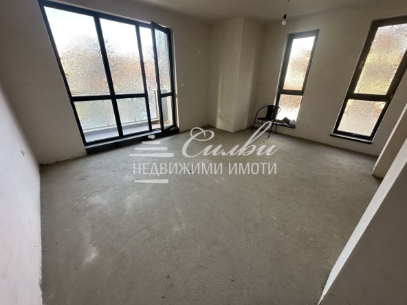 Тристаен апартамент в Търговище, Център - 93 кв.м за 823 €/кв.м - Снимка #1