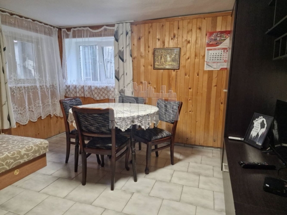 Тристаен апартамент в Варна, Цветен квартал - 100 кв.м за 561 €/кв.м - Снимка #1