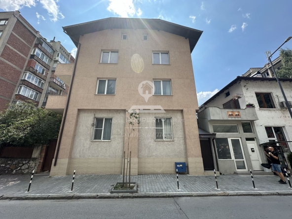 Къща в Разлог - 375 кв.м за 931 €/кв.м - Снимка #1