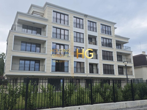 Тристаен апартамент в к.к. Св.Св. Константин и Елена - 79 кв.м за 1905 €/кв.м - Снимка #1