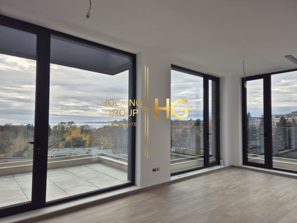 Тристаен апартамент в к.к. Св.Св. Константин и Елена - 139 кв.м за 2141 €/кв.м - Снимка #1