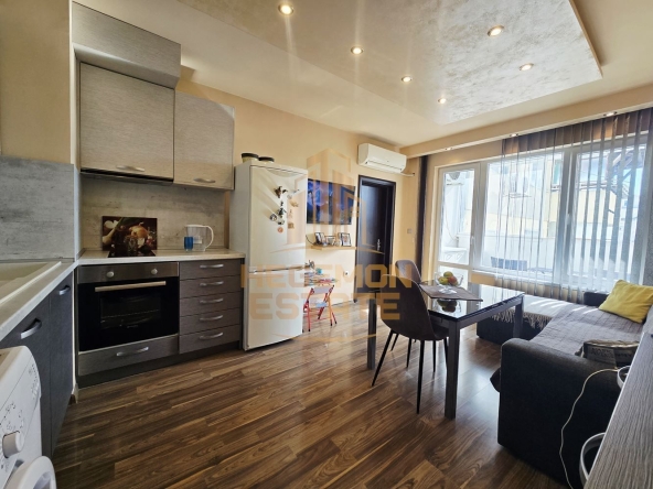 Тристаен апартамент в Варна, Цветен квартал - 60 кв.м за 1352 €/кв.м - Снимка #1