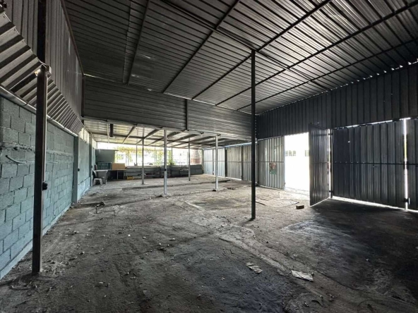 Дава се под наем Склад в Пловдив, Христо Смирненски - 1439 кв.м за 2040 € - Снимка #1