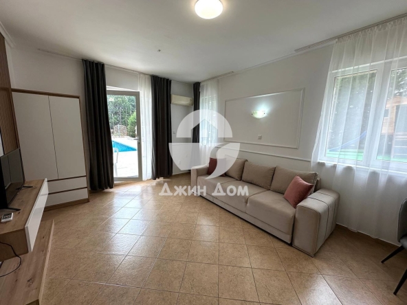 Четиристаен апартамент в к.к. Слънчев бряг - 120 кв.м за 510 €/кв.м - Снимка #1