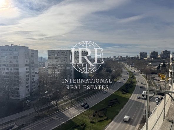 Тристаен апартамент в Варна, Бриз - 110 кв.м за 1391 €/кв.м - Снимка #1