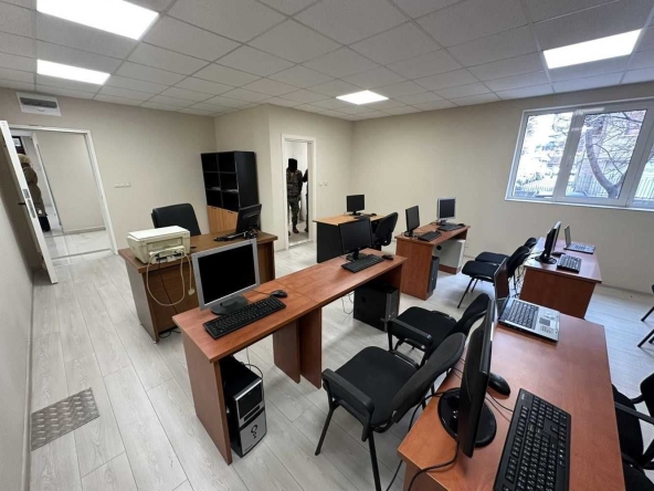 Дава се под наем Офис в Пловдив, Кършияка - 40 кв.м за 344.76 € - Снимка #1