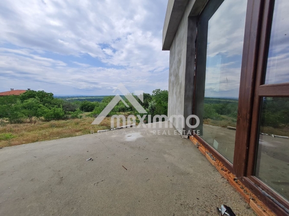 Къща в Варна, м-т Боровец - юг - 345 кв.м за 562 €/кв.м - Снимка #1