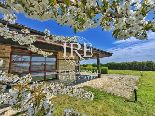 Къща в Балчик - 600 кв.м за 765 €/кв.м - Снимка #1