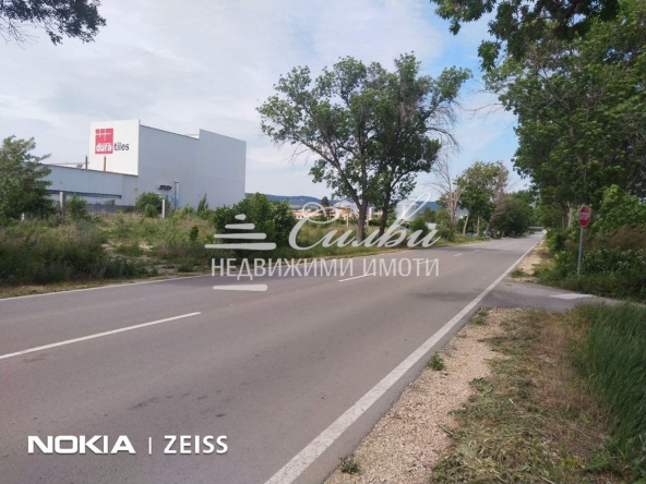 Парцел в Нови пазар - 33000 кв.м за 1718 €/кв.м - Снимка #1