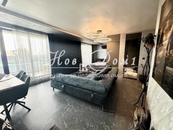 Двустаен апартамент в Пловдив, Център - 97 кв.м за 1052 €/кв.м - Снимка #1