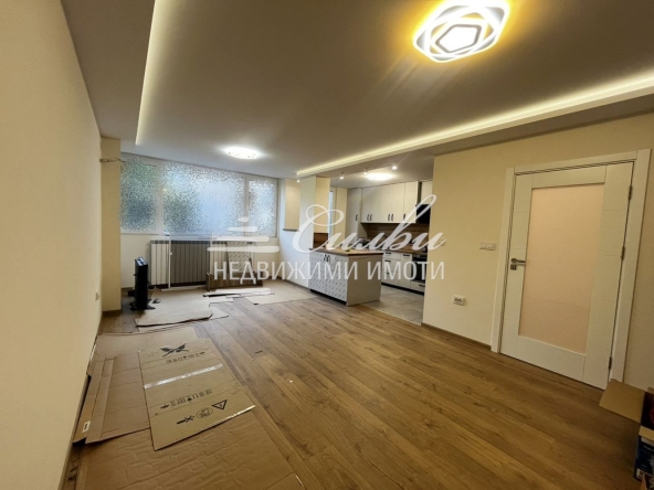 Тристаен апартамент в Шумен, Център - 97 кв.м за 947 €/кв.м - Снимка #1