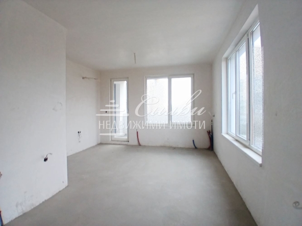 Двустаен апартамент в Шумен, Тракия - 70 кв.м за 653 €/кв.м - Снимка #1