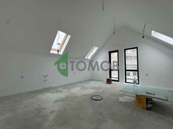 Тристаен апартамент в Шумен, 5-ти полк - 114 кв.м за 1202 €/кв.м - Снимка #1