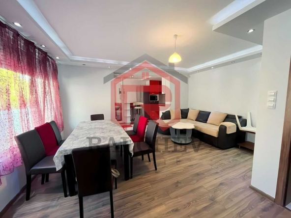 Дава се под наем Тристаен апартамент в Варна, Гръцка махала - 100 кв.м за 663 € - Снимка #1