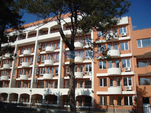 Двустаен апартамент в Поморие - 64 кв.м за 590 €/кв.м - Снимка #1