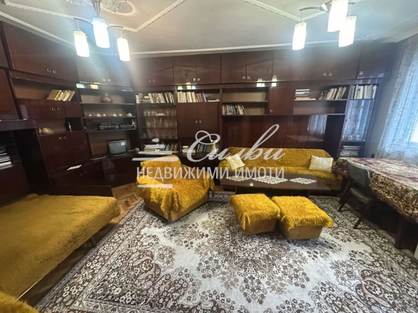 Тристаен апартамент в Шумен, Център - 92 кв.м за 942 €/кв.м - Снимка #1