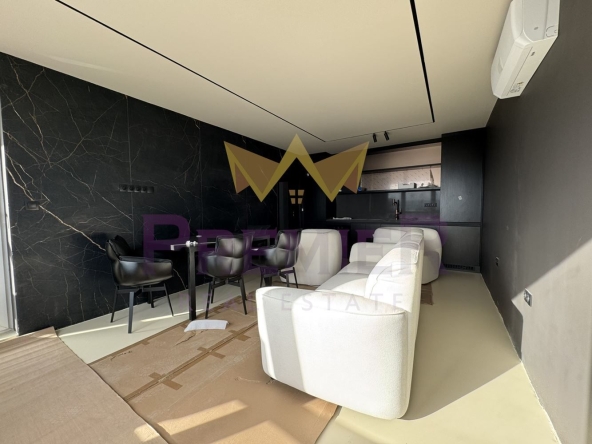 Тристаен апартамент в Варна, Център - 106 кв.м за 1683 €/кв.м - Снимка #1
