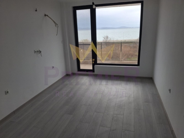 Двустаен апартамент в Поморие - 62 кв.м за 971 €/кв.м - Снимка #1