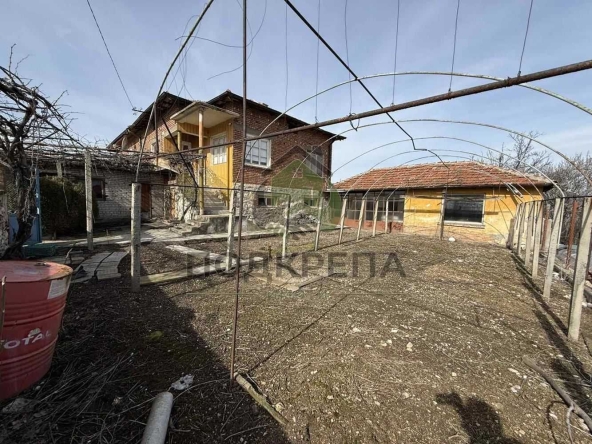 Къща в с. Ново село, Област Пловдив - 184 кв.м за 192 €/кв.м - Снимка #1