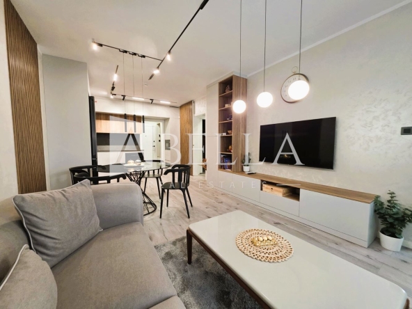 Дава се под наем Тристаен апартамент в София, Люлин 9 - 90 кв.м за 997.05 € - Снимка #1