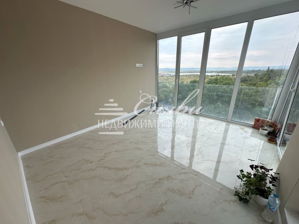 Двустаен апартамент в Шумен, Добруджански - 64 кв.м за 1195 €/кв.м - Снимка #1