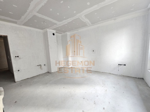 Тристаен апартамент в Варна, Лятно кино Тракия - 112 кв.м за 1002 €/кв.м - Снимка #1
