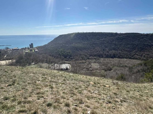 Парцел в Каварна - 5443 кв.м за 14 €/кв.м - Снимка #1